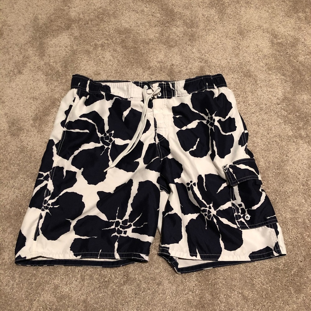 Men’s swim trunks/swim shorts.